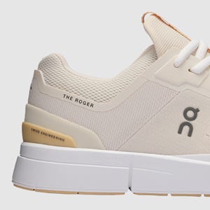 ON THE ROGER SPIN WOMENS BEIGE KHAKI The Athlete's Foot