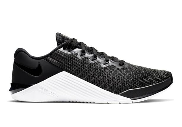 black and white nike metcon