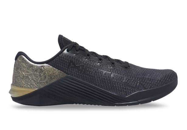 black and gold nike metcon