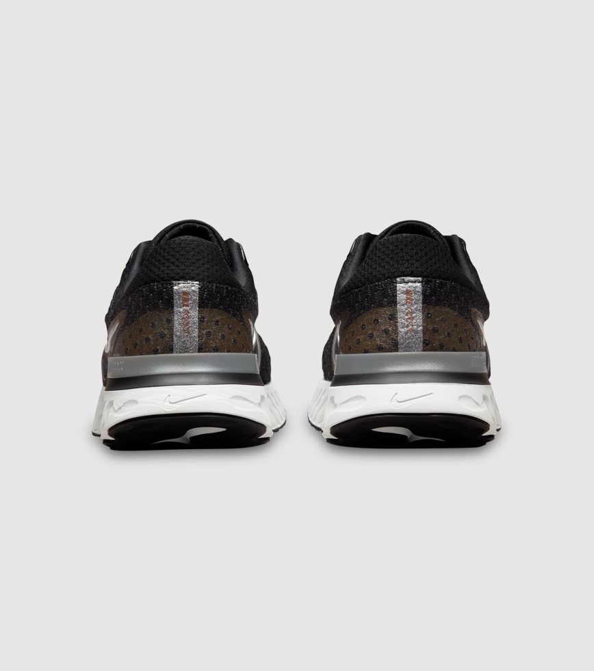 Nike epic react flyknit metallic premium women's running deals shoe