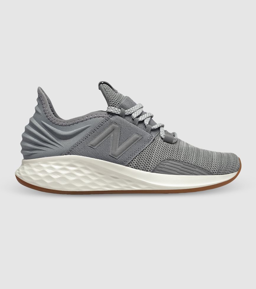 New balance roav sales black