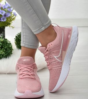 trendy nike womens shoes