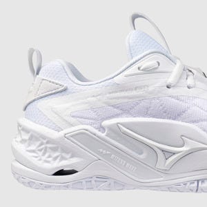 Responsive Mizuno Enerzy nxt is paired with Mizuno Wave technology provides additional stiffness to support quick and dynamic motions.