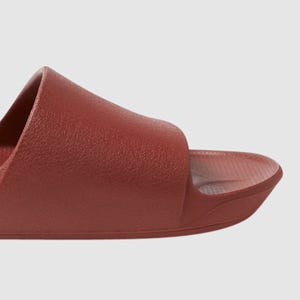ARCHIES ARCH SUPPORT UNISEX SLIDE SANGRIA RED The Athlete's Foot