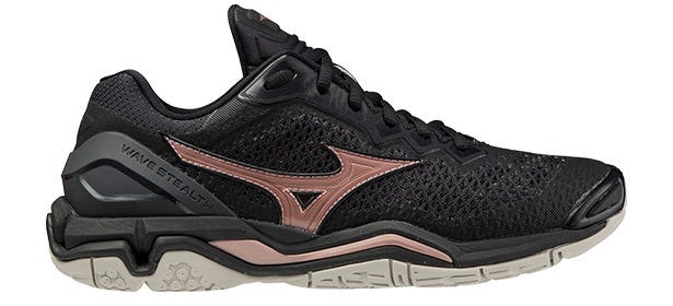 mizuno black shoes